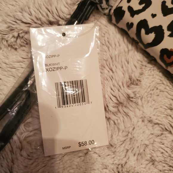 Betsey Johnson Leopard Heart Print Wristlet Wallet - Picture 3 of 4